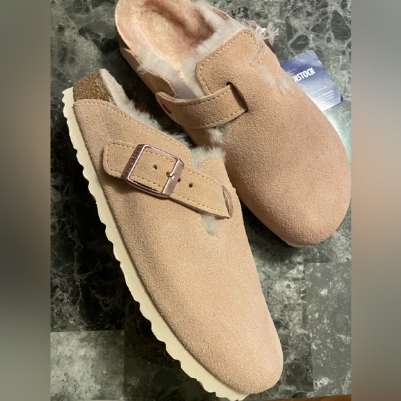 Birkenstock Shoes - Light Pink Birkenstock Boston Shearling
Suede Leather Women size 38 (7-7.5).